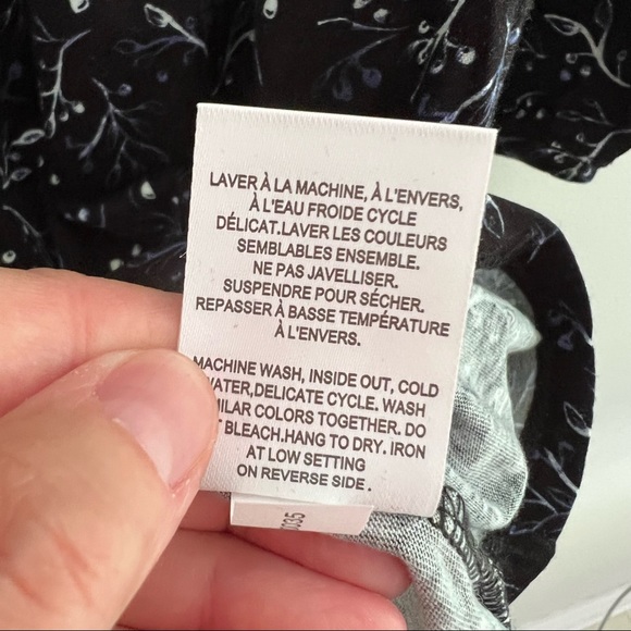 Addition Elle Blue Black Floral Print Long Sleeve Top Size 1X - Picture 6 of 7